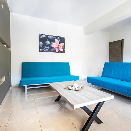 Onites Elegant Apartment *